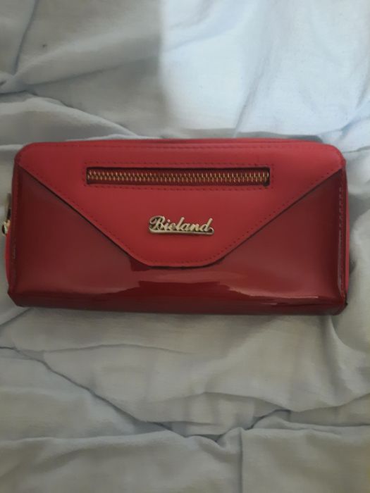 Продам лаковый кошелёк