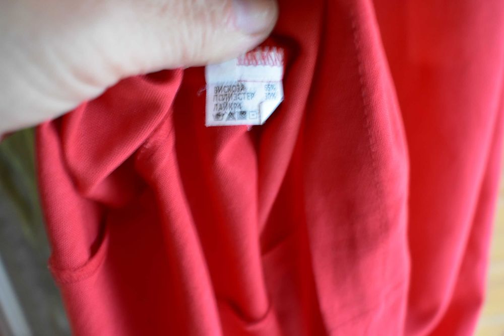 Стильне жіноче плаття червоного кольору