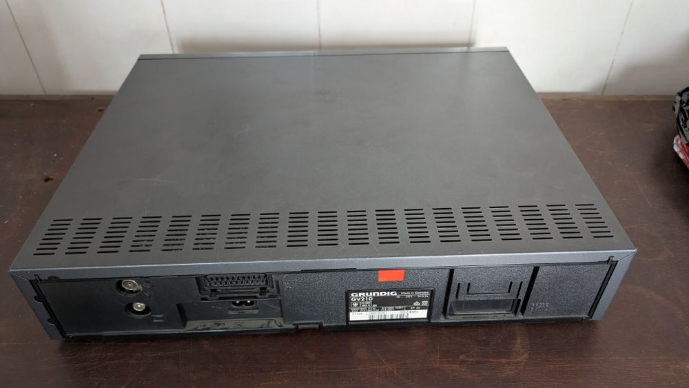 VCR Grundig GV 210 – Para Peças ou Reparação (Avariado)