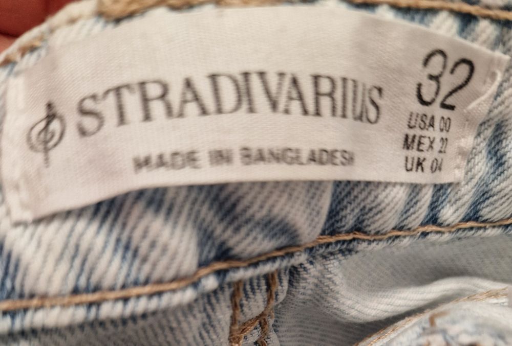 Spodnie jeans "Stradivarius ".