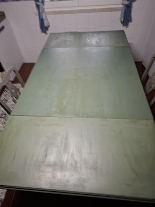 Mesa antiga pintada