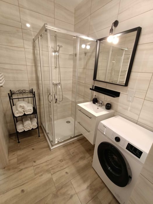 Mieszkanie, siłownia, coworking, sauna od września na minimum rok.