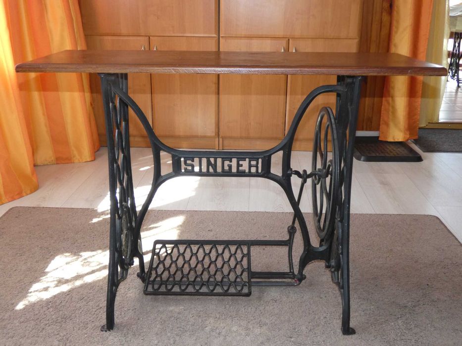 żeliwny  stół  Singer