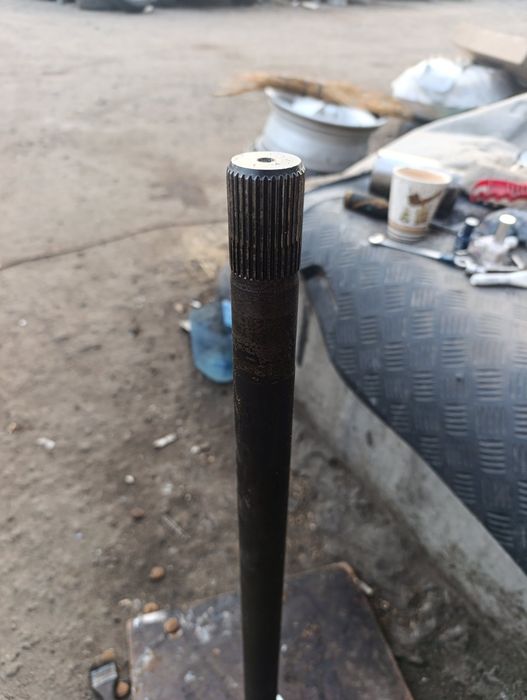 Піввісь задня для редуктора без блокування на Nissan Navara d40