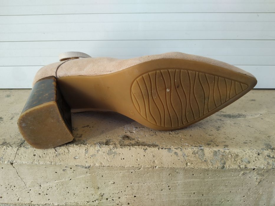 Sandálias Beges NR 37