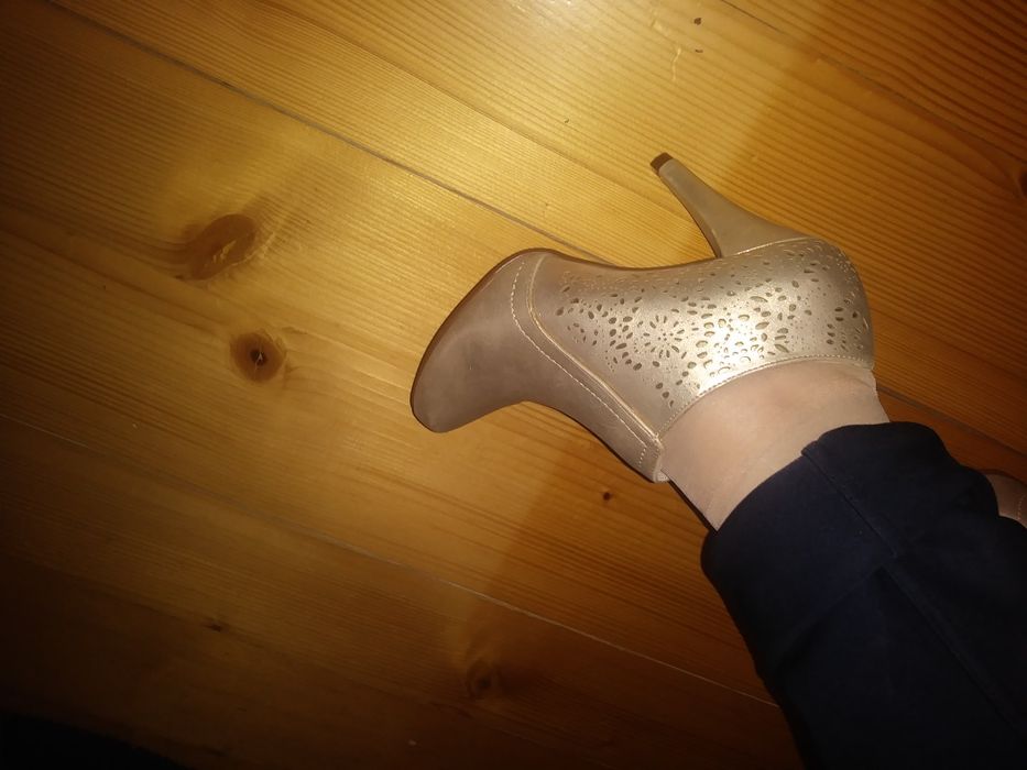 Złote buty botki szpilki 37