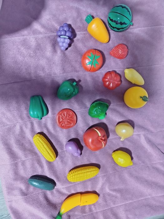 продається лот іграшок для дівчаток