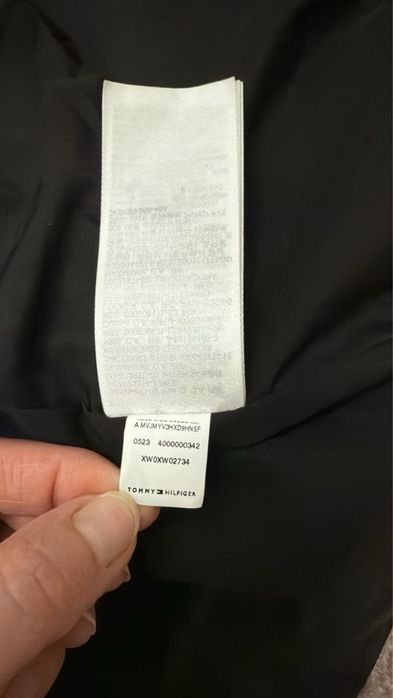 Продаю женакая куртка  зимова TOMMY = HILFIGER