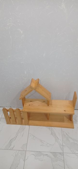 Полка дерев'яна.