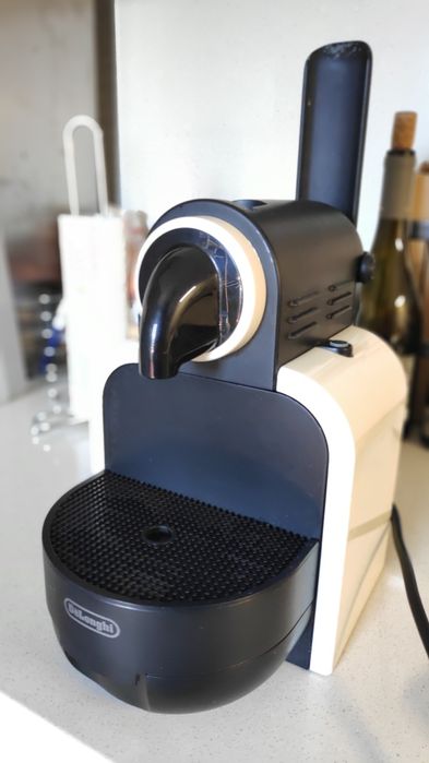 Nespresso DeLonghi Essenza para peças - Avariada