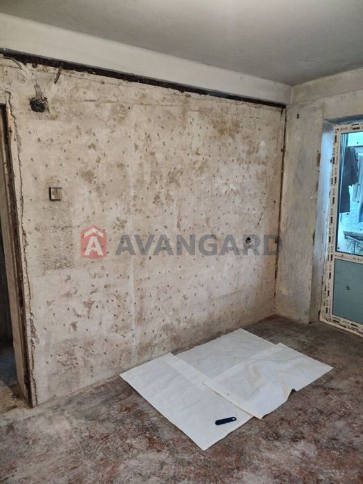 Однокімнатна під ремонт у центрі міста