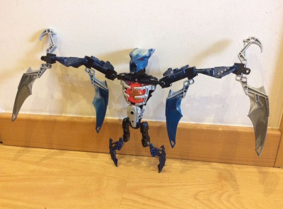 Boneco  - transforma (novo)