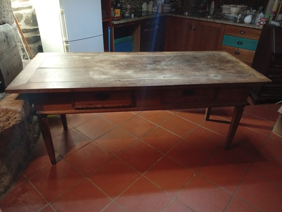 Mesa antiga  de madeira