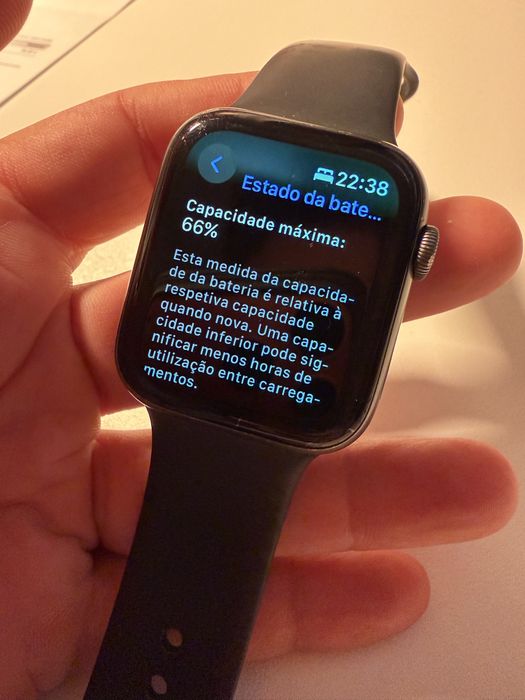 Apple Watch 4 - 44mm com caixa e braceletes