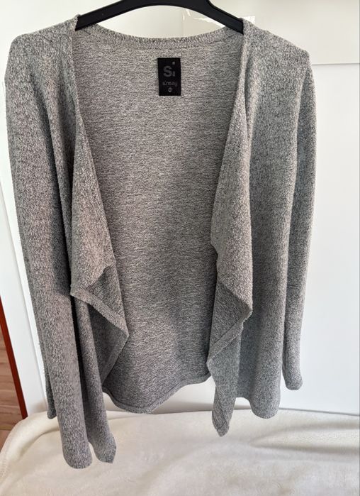 Sweterek narzutka szara