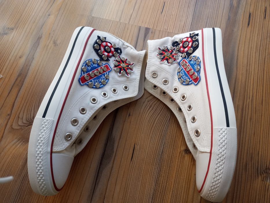 Buty sportowe-amerykanskie trampki wysokie z piekna aplikacj