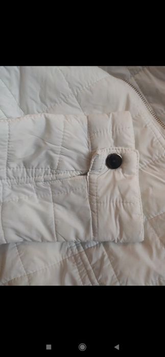 Biała kurtka pikowana