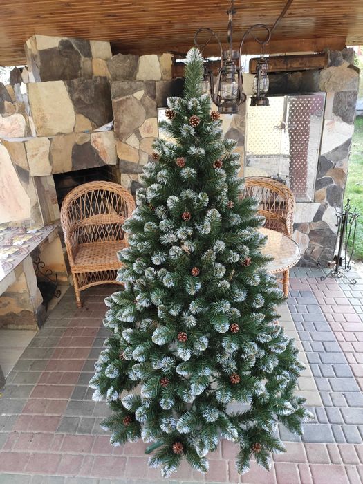 ЗНИЖКА! РОЗРОДАЖ! Елітна штучна ялинка з білими кінчиками + шишки