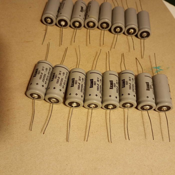 Kondensator osiowy Elwa 1000uF 25V 17 szt.