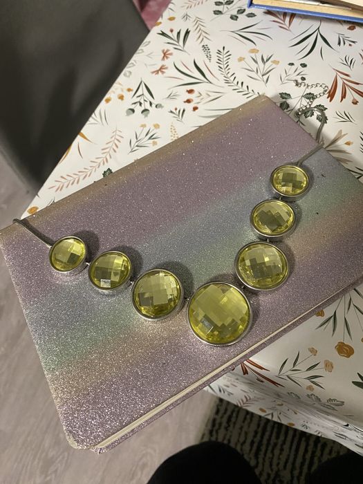 Кольє лимонного кольору