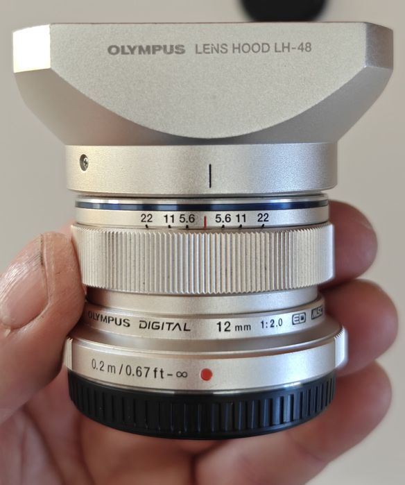 Obiektyw Olympus 12 mm F2 stan idealny