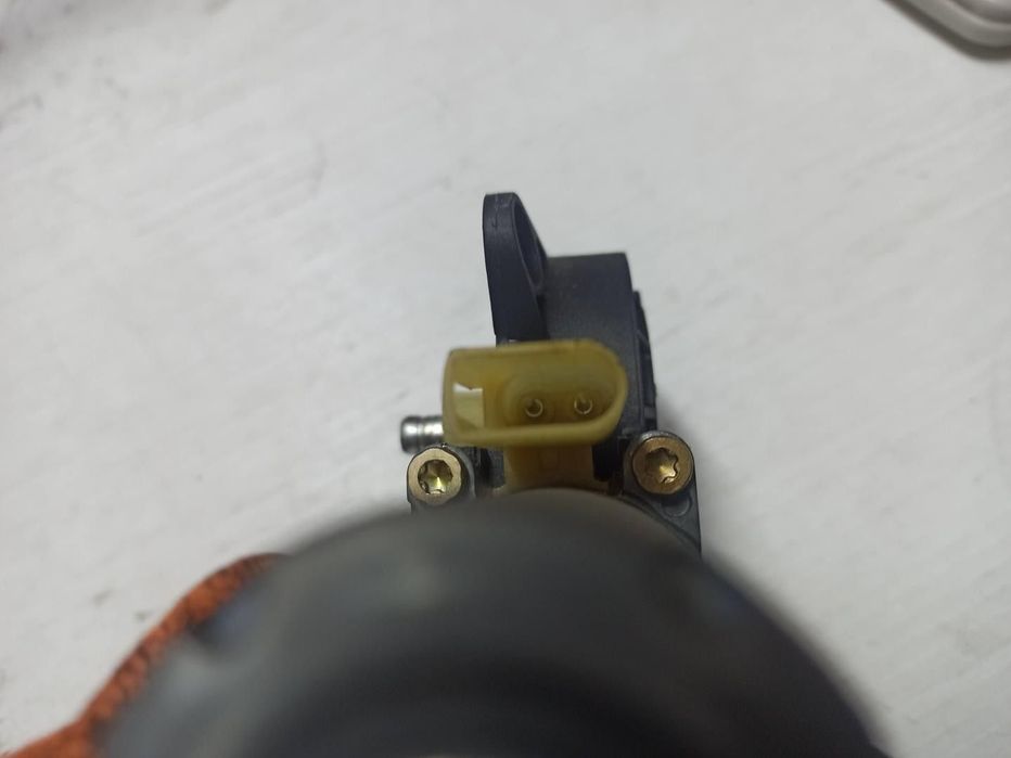 MOTOR ELEVADOR DE VIDRO FRONTAL ESQUERDO FORD FUSION 2002 -0130821938