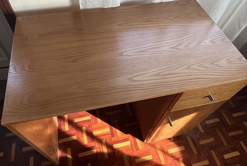 Mesa de escritorio, contraplacado maritimo.