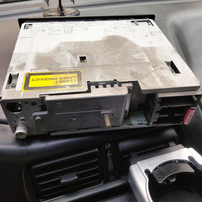 Автомагнітола...