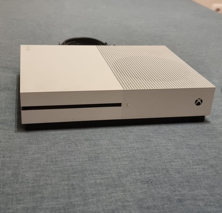 Xbox One S + Comando + Jogos