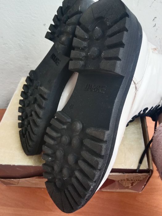 Продаю! Ботинки женские кожаные.