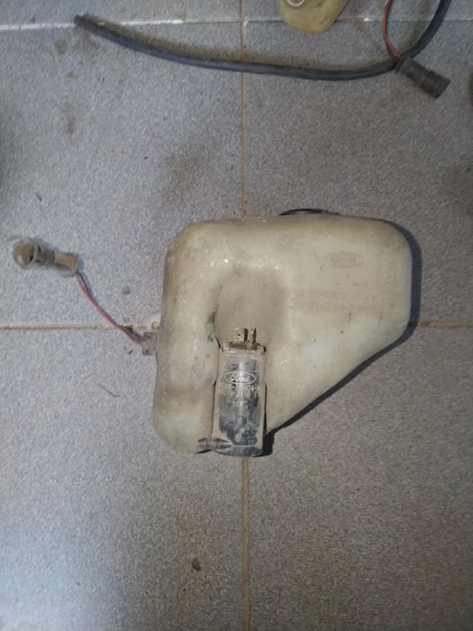 Бачок омывателя стекла Ford Scorpio и насос омывателя стекла