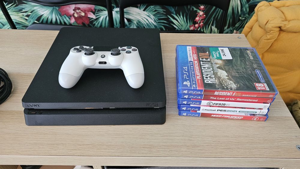 PlayStation 4 Slim 500gb + 5 jogos