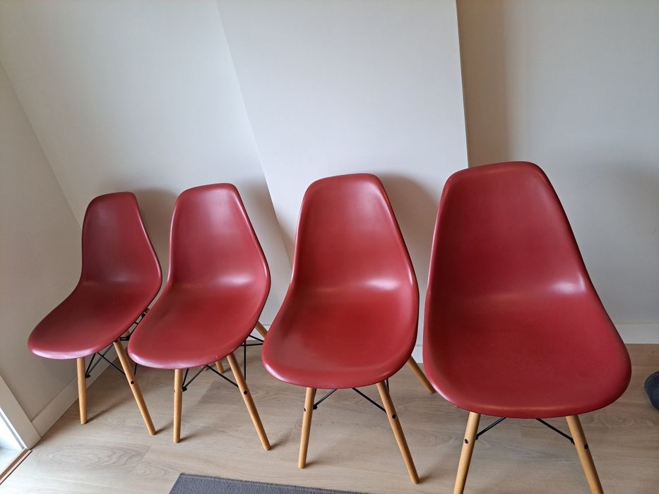 1 (uma) cadeira de jantar estilo Charles Eames

Só