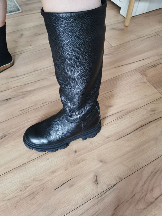 Nowe damskie kozaki lekko ocieplane