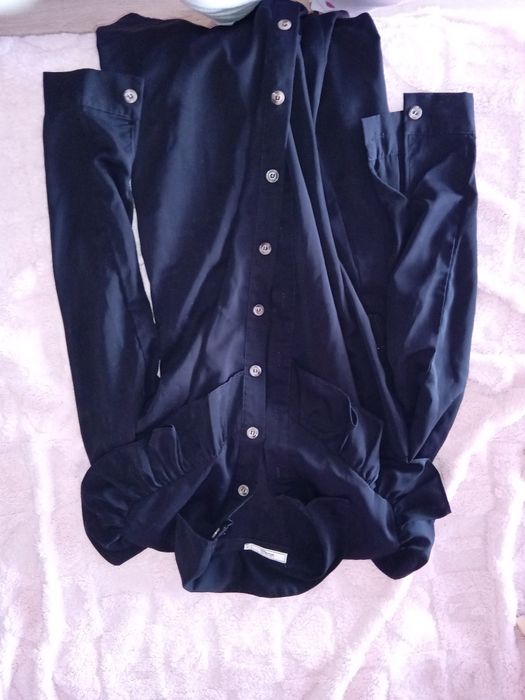 Varias peças de roupa