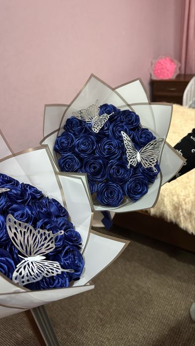 В наличии Букет 17 роз из атласных лент