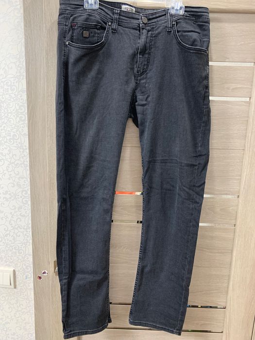 Джинси чоловічі сірого кольору