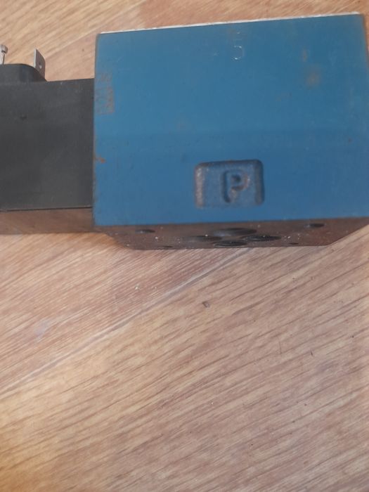 Гідророзподільник         BoscH  0810090106 новий