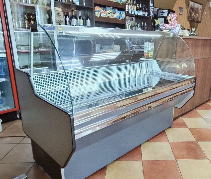 Холодильна вітрина КУБ з динамічним охолодженням в наявності