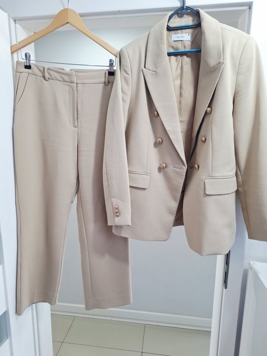 Beżowy garnitur damski marynarka żakiet spodnie elegancki reserved L40