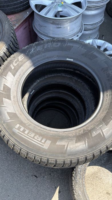 265/65/17 Pirelli Ice zero