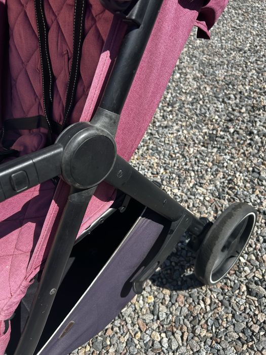 Прогулянкова коляска Carrello Bravo