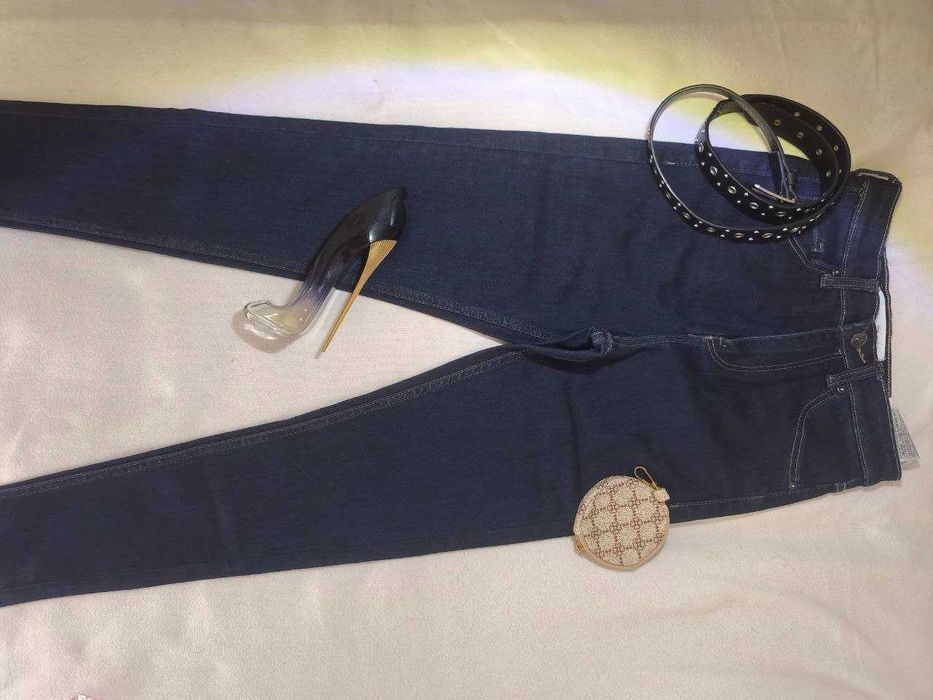 Джинси жіночі Bershka Бершка 36р-р,тягнуться.Нові.з ярличком. з Польщі