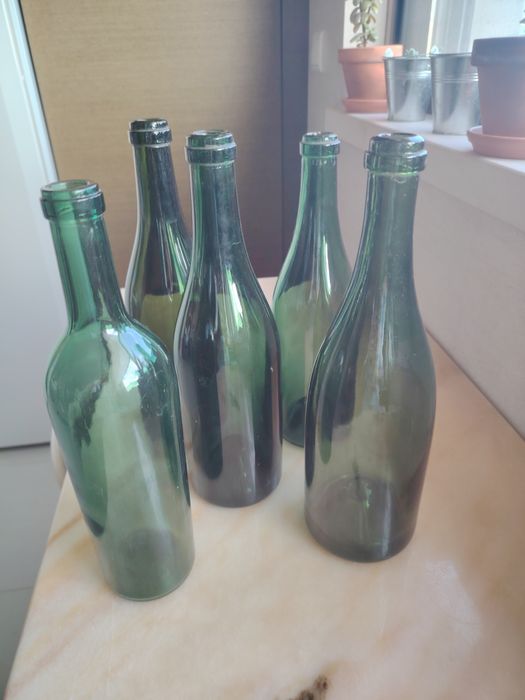 4 Garrafas de vinho antigas