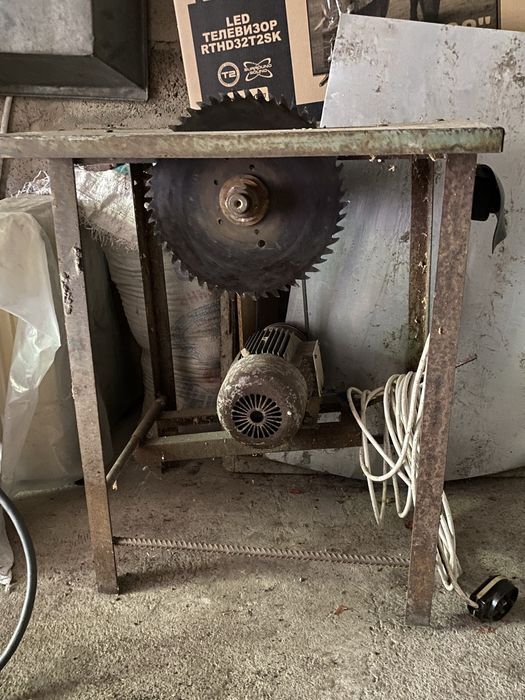 Циркулярний стол + крупоружка , гарний стан