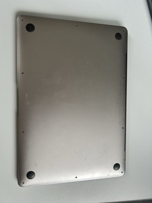 Macbook air 2020 . Цілий дисплей.