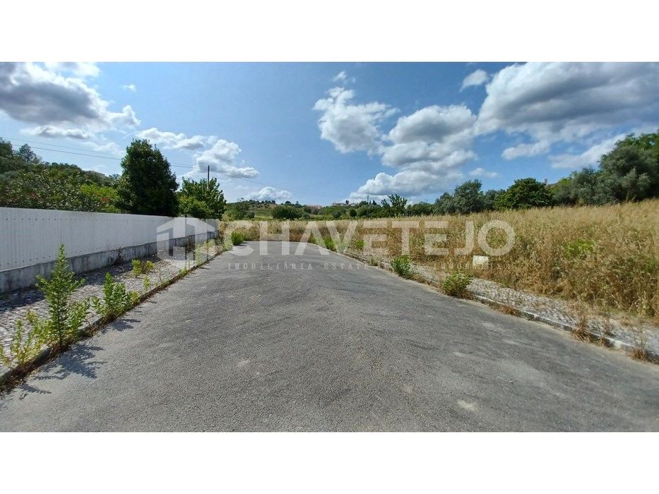 Terreno com viabilidade de construção a 1km de Tomar.