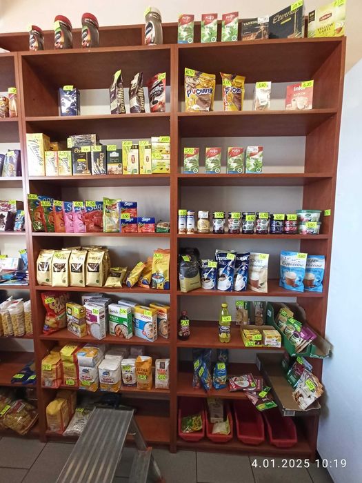 Regały sklepowe i lada sklepowa