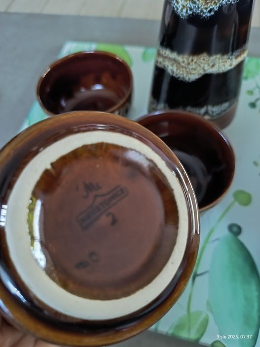 Zestaw naczyń brazowych