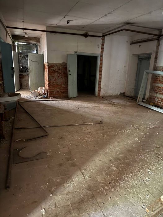 Продам здание  в самом центр с. Березна